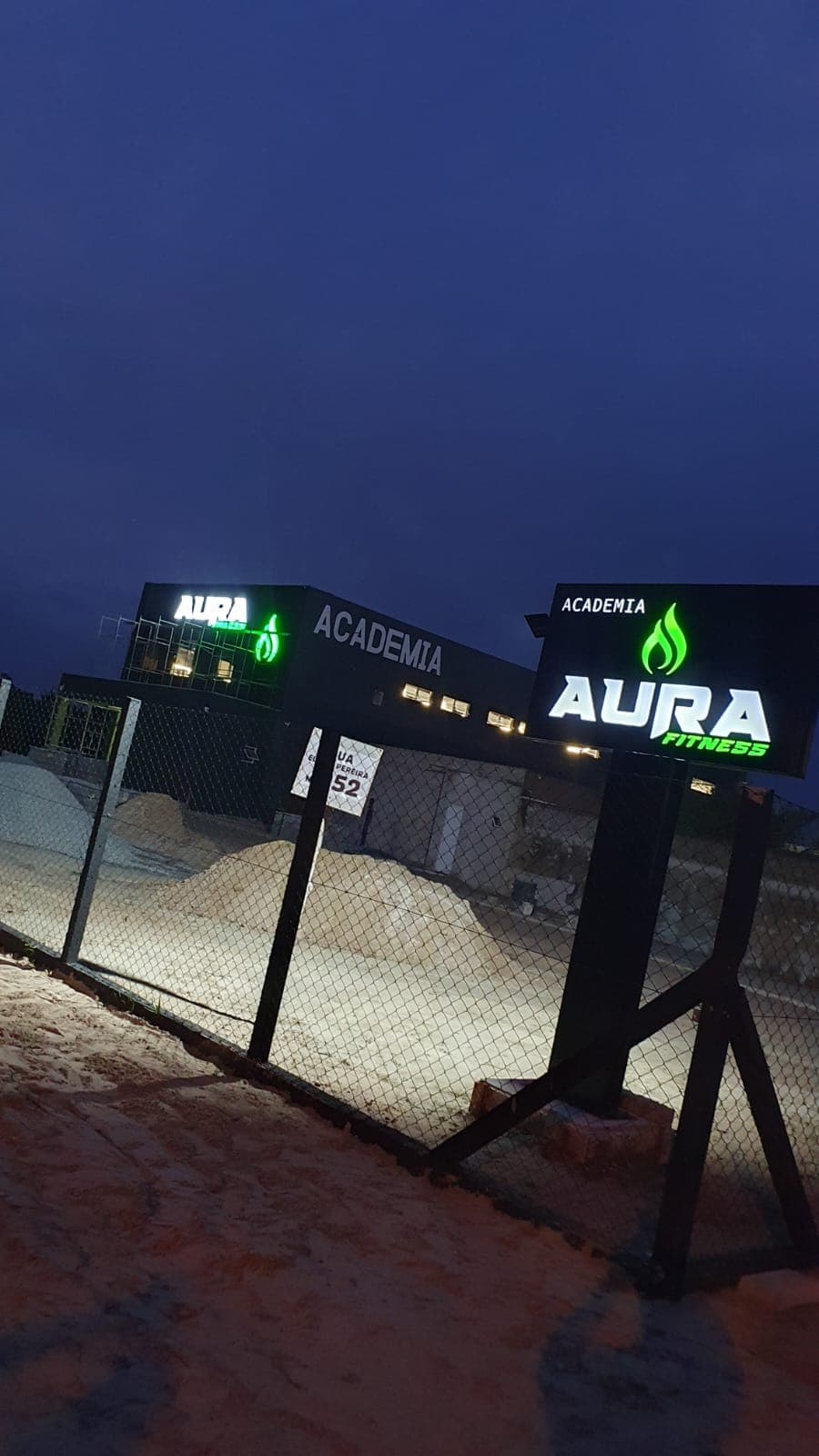 Totem e comunicação inicial da academia