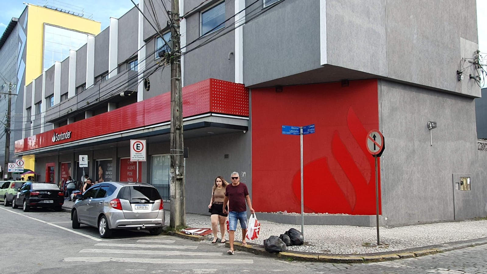 Fachada do Santander